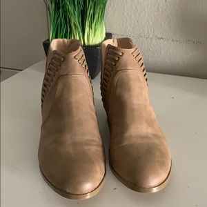 AMS Women’s ankle bottle with slit